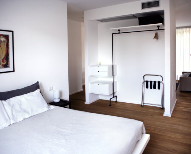 Camera da letto con porta abiti