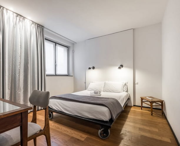 Letto matrimoniale e TV